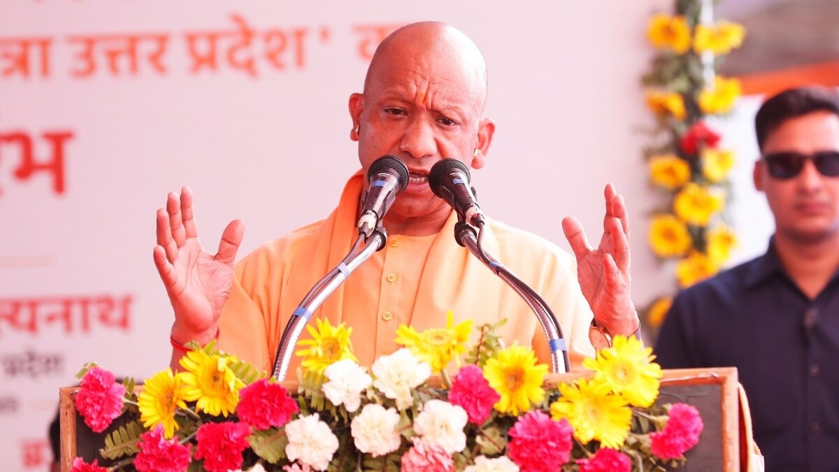 बंगाल चुनाव: सीएम योगी का ममता बनर्जी पर हमला, राम नाम और दुर्गा पूजा का मुद्दा गरमाया