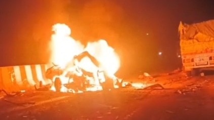 मिर्जापुर में भीषण हादसा... ड्रमगंज घाटी में ट्रक ने कई गाड़ियों को रौंदा, 11 की मौत, बोलेरो में लगी आग