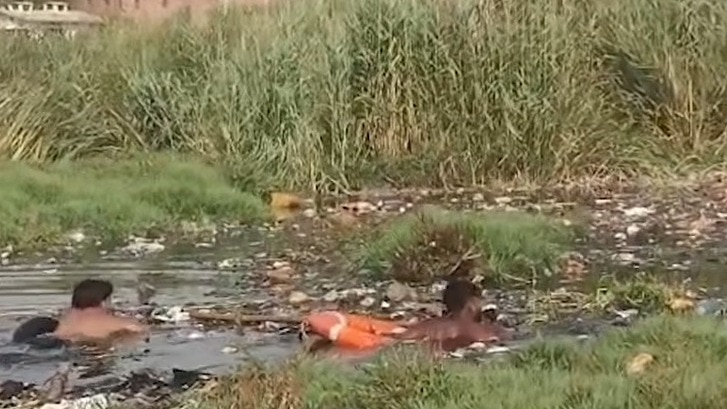 गाजियाबाद का डाबर तालाब बना 'मौत का कुंड'...  लापता युवक को ढूंढने उतरा गोताखोर भी डूबा, 7 दिन में हुईं 3 मौतें