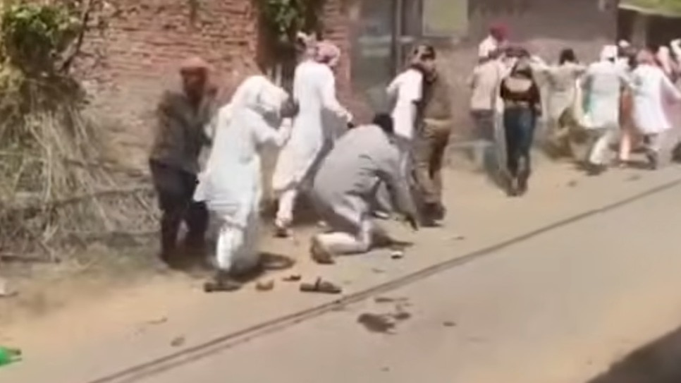 गाजीपुर कटरिया हिंसा: 45 मिनट तक हुई पत्थरबाजी में कई घायल, क्या पहले से रची गई थी दंगे की साजिश?