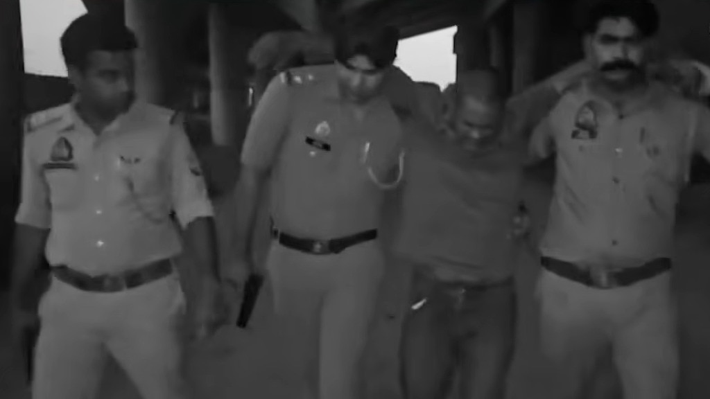 बुलंदशहर ट्रिपल मर्डर: पुलिस मुठभेड़ में आरोपी मयंक को लगी गोली, केक के विवाद में हुई थी 3 हत्याएं