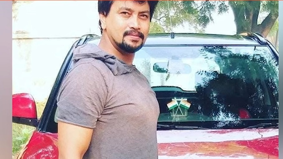 मनीष सिंह की हत्या पर भड़का गुस्सा, परिवार से मिले धनंजय सिंह और की ये मांग