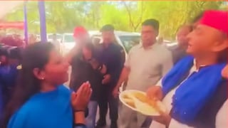 अखिलेश यादव को खिलाई थी भंडारे की पूड़ी, अब युवती के पिता के 'डिमोशन' पर मचा बवाल, जानें क्या है पूरा सच Akhilesh Yadav Bhandara Video
