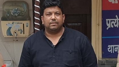 वो बेटे को स्कूल छोड़कर आ रही थी... बीचे रास्ते में भाजपा नेता ईशान सक्सेना ने महिला को रोका और करने छेड़छाड़!