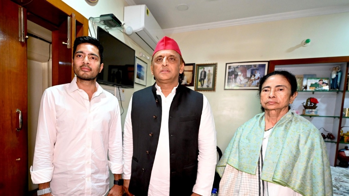 कोलकाता में अखिलेश यादव ने की ममता बनर्जी से मुलाकात, चुनाव नतीजों पर सवाल उठाते हुए कहा- 'दबाव में कराया गया इलेक्शन'