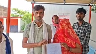 जालौन में मजदूरी के पैसे मांगने पर दलित दंपति को घर में बंद कर लाठियों से पीटा, लापरवाही पर 2 पुलिस अफसर सस्पेंड Jalaun Dalit family beaten up