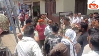 बागपत के मुगलपुरा में बिजली लाइन ठीक करने पहुंची टीम के साथ हिंसा, छतों से बरसे पत्थर... UP Tak