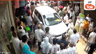 बुलंदशहर में व्यापारी पर पुलिस ने बीच बाजार तान दी पिस्टल! फिर भीड़ ने पुलिस को ही घेर लिया, वायरल हुआ वीडियो UP Tak