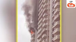 नोएडा की हाईराइज सोसाइटी में मचा हड़कंप! इवी काउंटी के 12वें फ्लोर पर लगी भीषण आग, घर छोड़ भागे लोग UP Tak