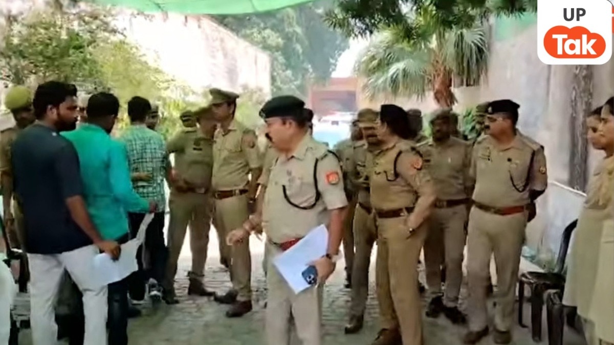  यूपी पुलिस भर्ती परीक्षा में बड़ा खेल! अंडरगारमेंट्स में मोबाइल छिपाकर सेंटर पहुंचा अभ्यर्थी, टॉयलेट में करते पकड़ा गया ये काम