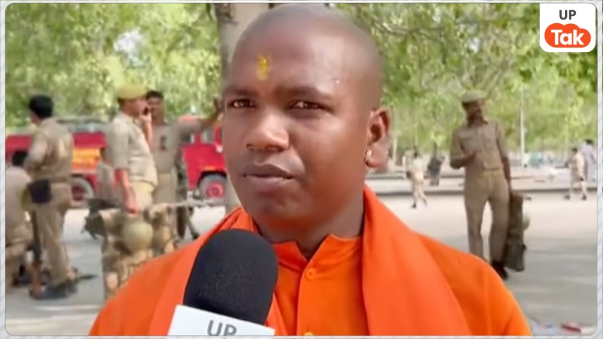 लखनऊ के छात्र आंदोलन में पहुंचे 'योगी जी 2'... पेपर लीक करने वालों के लिए फांसी और 1 साल में भर्तियां पूरी करने की मांग