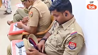 जनता की फरियाद सुनने पहुंचे थे साहब, लेकिन टोपी के अंदर मोबाइल रखकर देखने लगे वीडियो! आजमगढ़ का वीडियो हुआ वायरल UP Tak