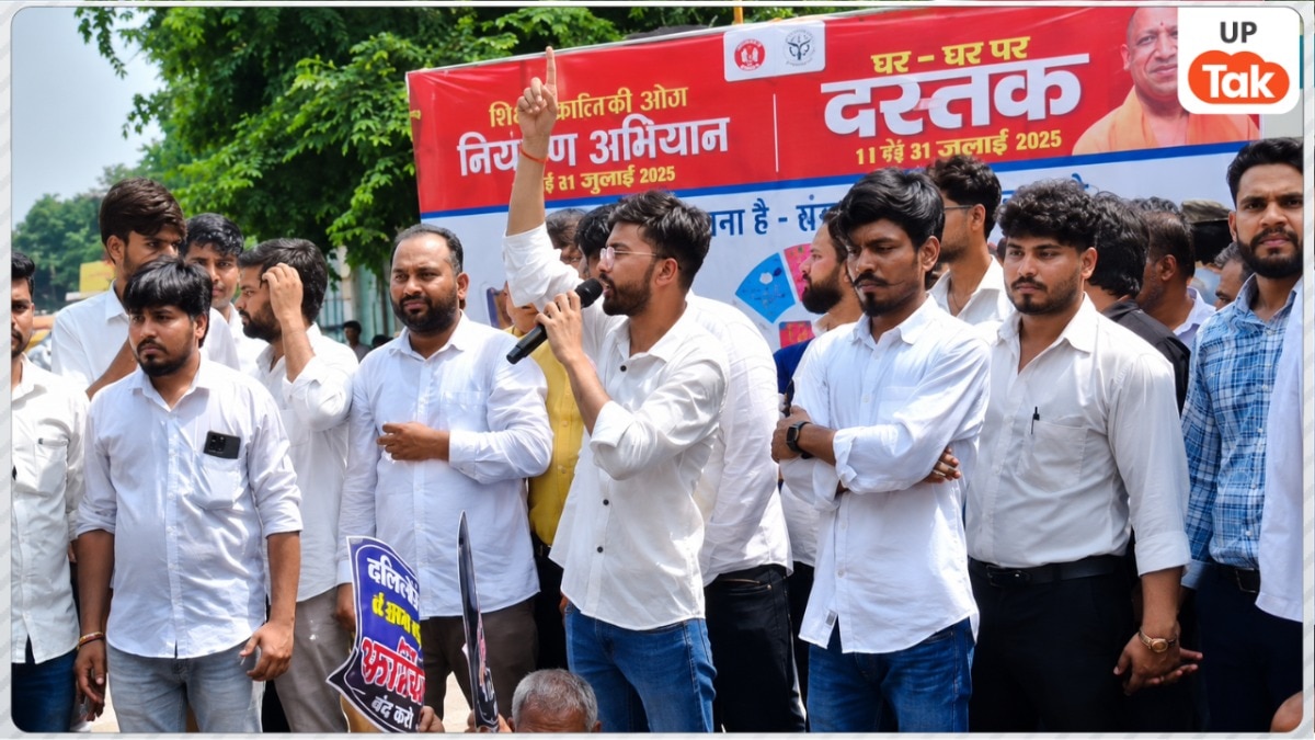 ललिता गौतम हत्याकांड के बाद न्याय के लिए सड़क पर उतरे भीम आर्मी के कार्यकर्ता... पुलिस बोली- 'बाहरी तत्व परिवार को भड़का रहे हैं'