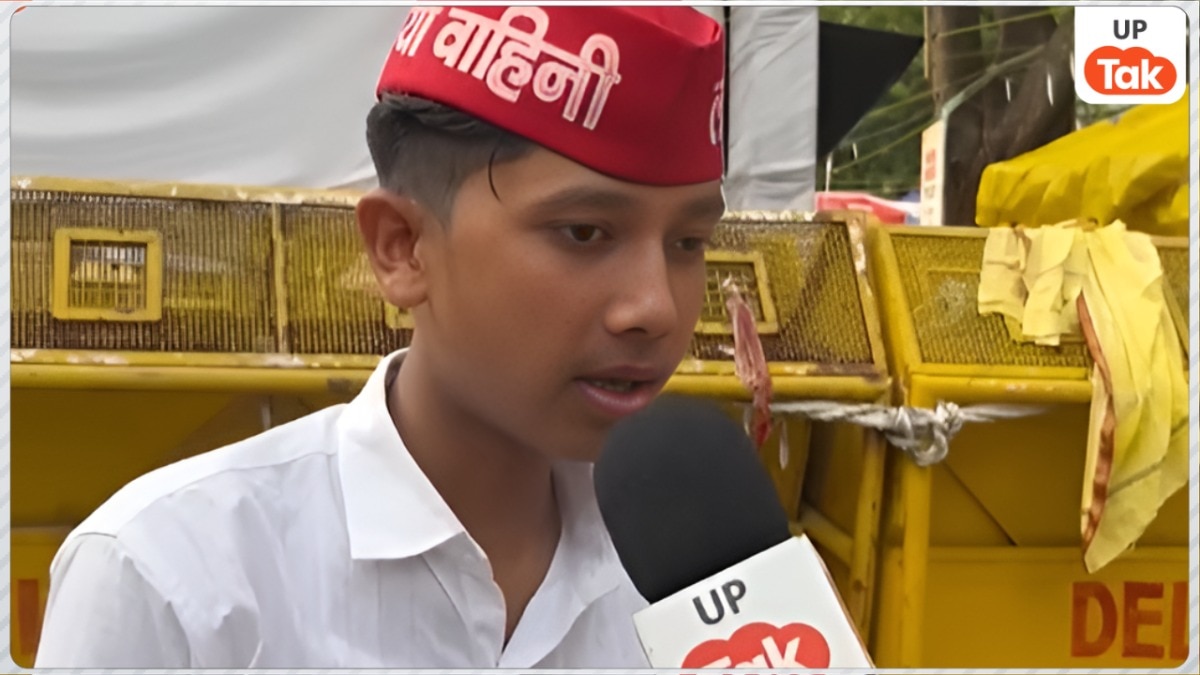 16 साल के देवेंद्र गौतम ने जंतर-मंतर पर संभाला मोर्चा, अखिलेश यादव के नन्हे सिपाही का भाषण सुनकर अभिजीत दीपके के भी उड़ गए होष!