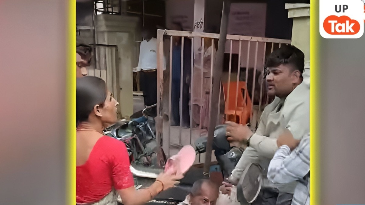 पिता को जमीन पर गिराकर पीट रहा था दामाद, बेटी ने देखा तो चप्पल लेकर दौड़ी और फिर... वायरल हुआ वीडियो