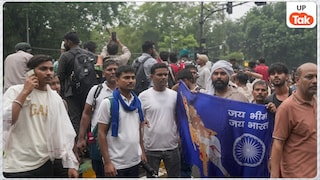 बारिश, बैरिकेड और भारी हंगामा... जंतर-मंतर पर पुलिस-RAF की मौजूदगी के बीच भीड़ ने ये क्या किया? UP Tak