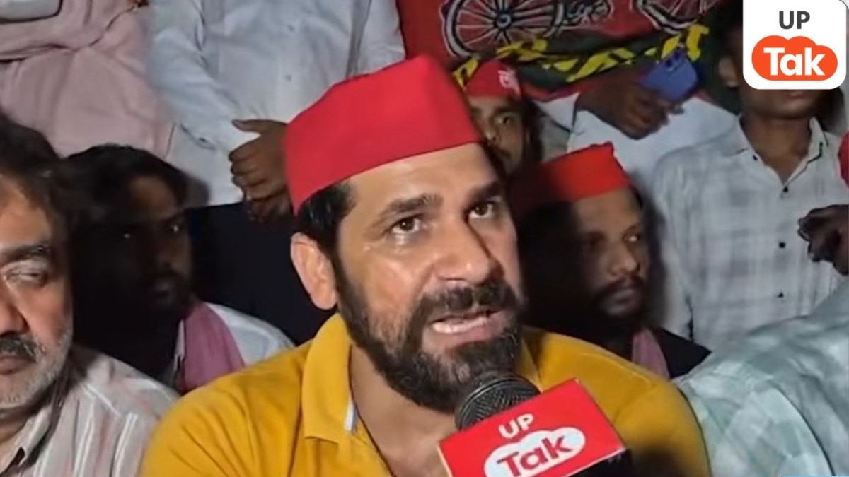 अखिलेश यादव के डिटेन होते ही यूपी में मच गया सियासी बवाल...आधी रात हाईवे पर उतरे सपा कार्यकर्ता, जमकर की नारेबाजी!