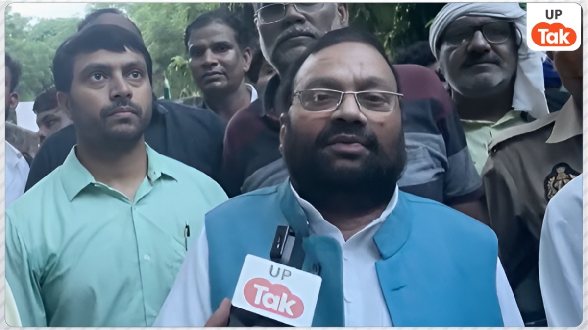 छात्र आंदोलन का समर्थन करने जंतर-मंतर पहुंचे स्वामी प्रसाद मौर्य, सरकार को दी बड़ी चेतावनी!