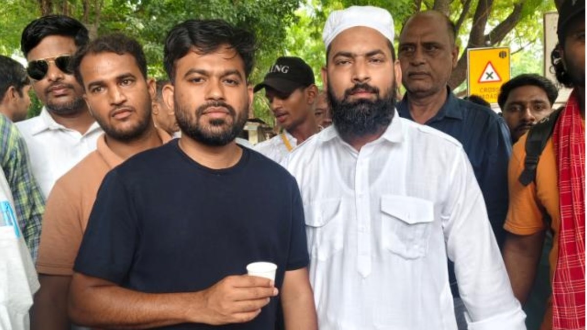 जंतर-मंतर पर प्रदर्शन में फ्री का खाना खिलाने वाले Mohammad Junaid कौन हैं, जिन पर मचा इतना बवाल!