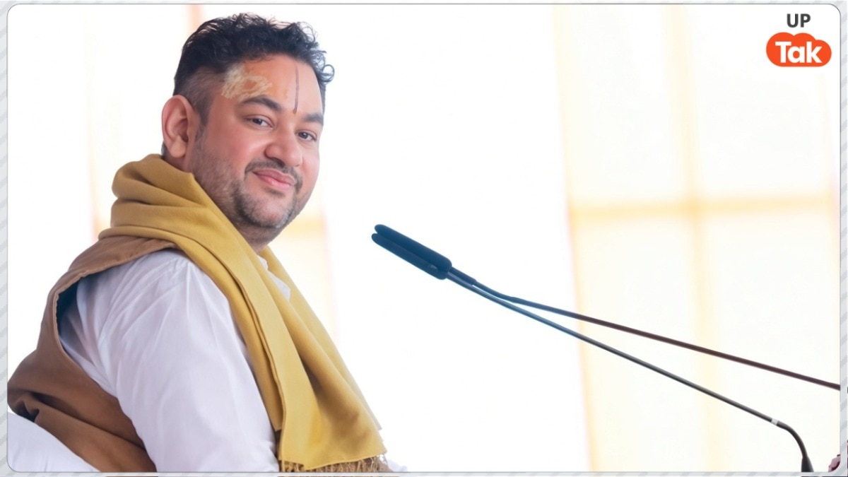 जिस पुंडरीक महाराज पर कभी अखिलेश यादव ने उठाए थे सवाल, अब उन्हीं से क्यों लिया आशिर्वाद?