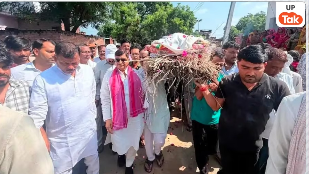 सपा के वरिष्ठ नेता विश्राम सिंह यादव का निधन,  शिवपाल ने अर्थी को दिया कंधा