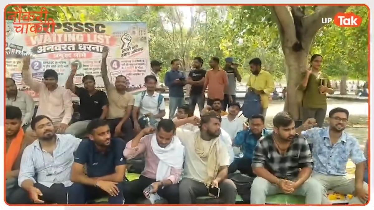 लखनऊ इको गार्डन लखनऊ में अभ्यर्थियों का डेरा, 6 महीने से अधिकारियों के चक्कर काट रहे अभ्यर्थियों का वेटिंग लिस्ट को लेकर धरना