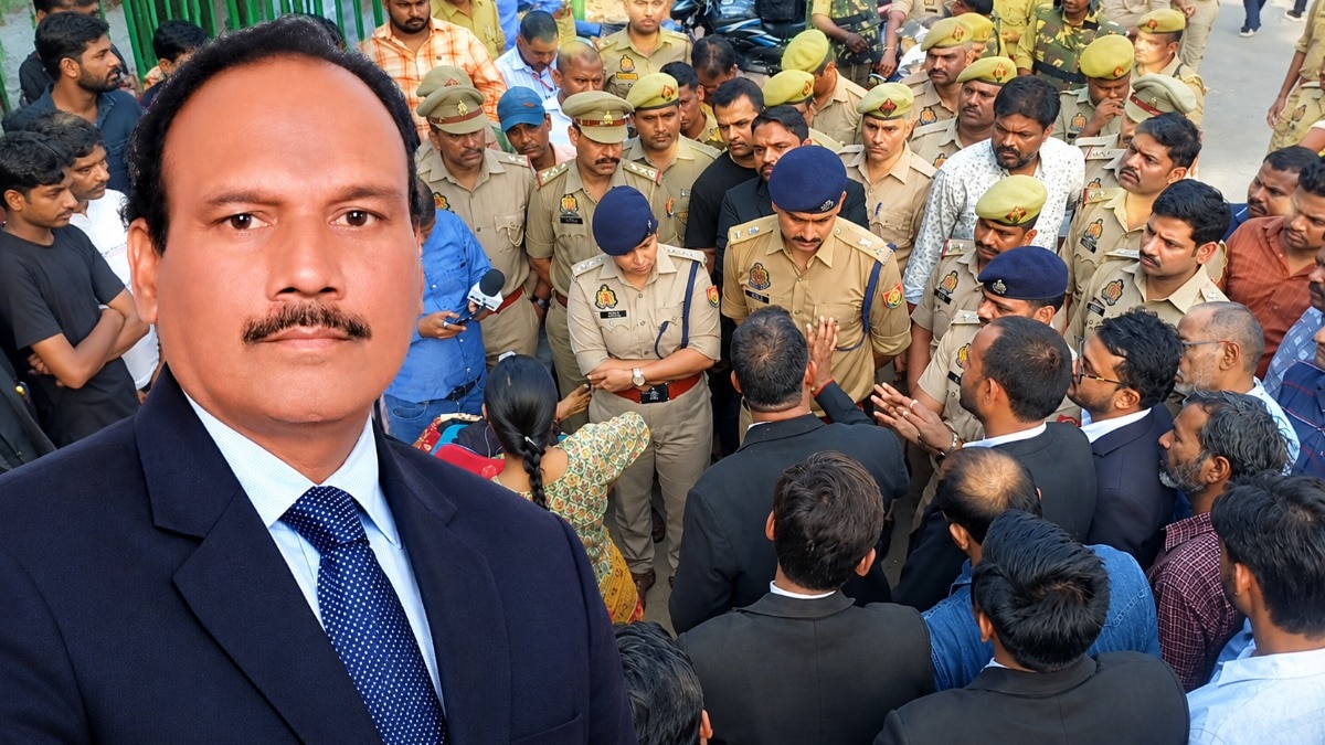 प्रयागराज में जमीन विवाद के चलते वकील सतीश चंद्र श्रीवास्तव की सरेआम हत्या, एसआरएन अस्पताल के बाहर वकीलों और परिजनों का हंगामा