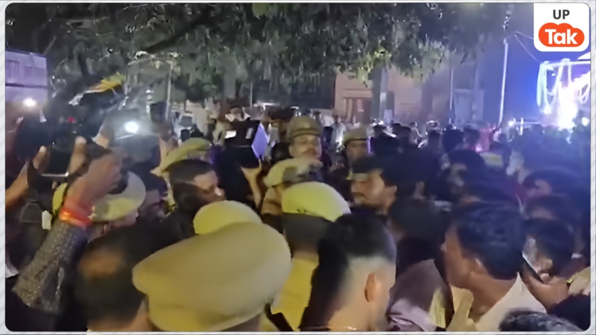 गोरखपुर में मूर्ति विसर्जन के दौरान हाई टेंशन लाइन की चपेट में आई ट्रॉली, करंट लगने से 3 भाइयों की मौत, 7 लोग गंभीर रूप से घायल