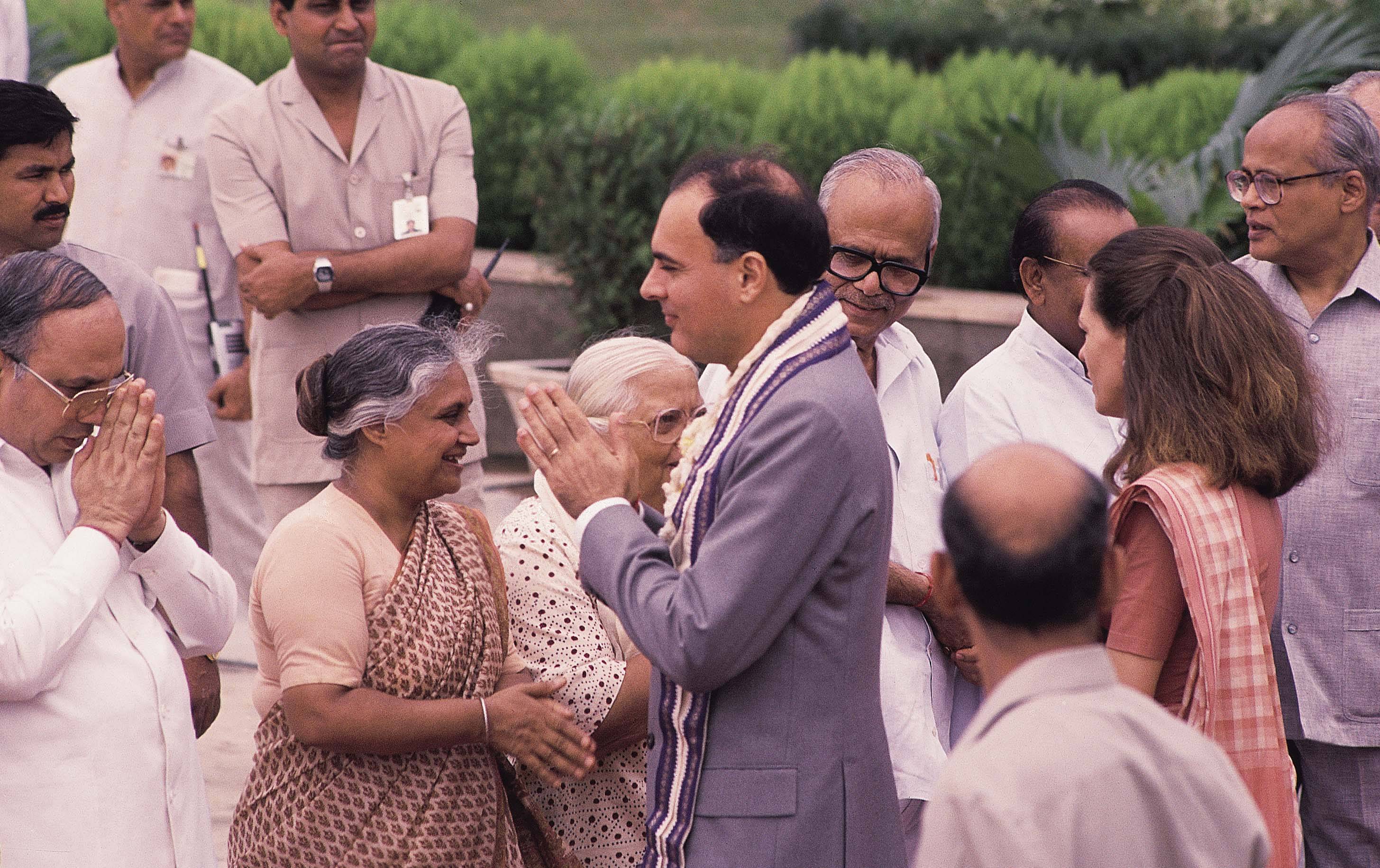 sheila-dikshit-with-rajeev-gandhi_072019091423.jpg