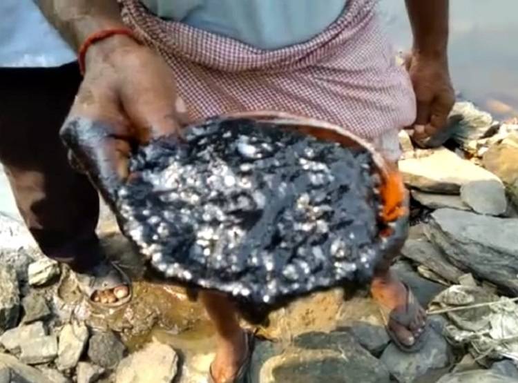 झारखंड: दामोदर नदी में खतरनाक स्तर पर बह रहा वेस्ट, रोकी गई पानी की सप्लाई - jharkhand mineral area development authority stopped water supply in jharia after chemical effluent found in damodar