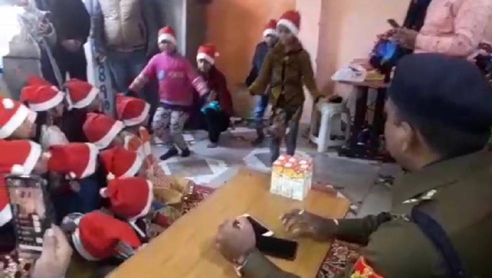 police-on-crishmas_122619031919.jpg police-on-crishmas_122619031919.jpg