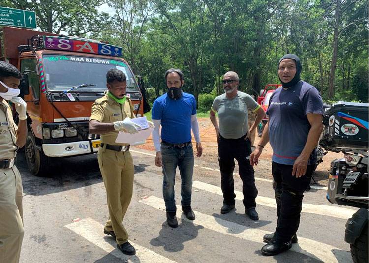 bikers_042620022042.jpg bikers_042620022042.jpg