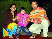 Abhishek Bharti (R) and Vanita (with daughter)