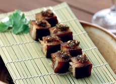 Pork belly with spicy soya leaves 