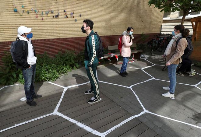 Social Distancing At 3 Feet Is Equally Effective As 6 Feet If Masks Are Worn Study