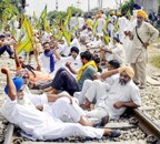 Farmers threaten to block railway tracks, highways as deadlock continues; 10 points - Vimarsana News