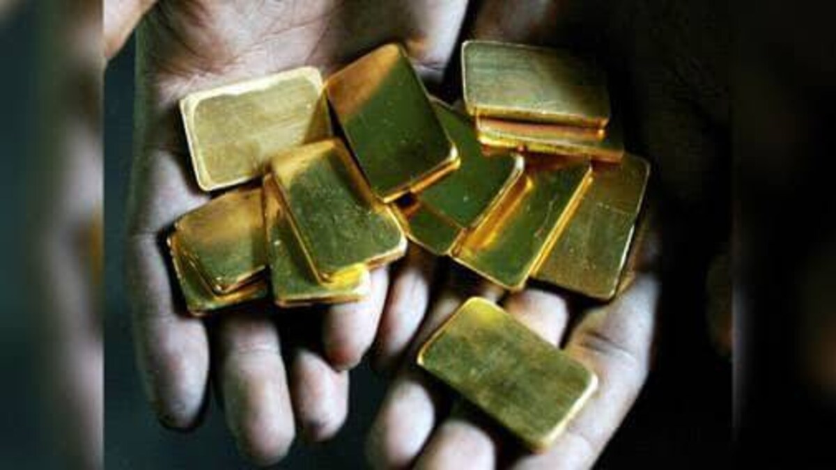 Gold Prices Drop To Rs 38 564 Per 10 Gram Amid Weak International Cues Prices Drop To Rs 38 564 Per 10 Gram