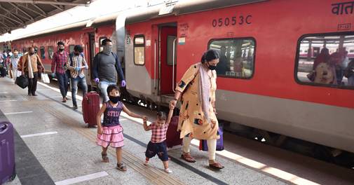 Indian Railways to impose Rs 500 fine for not wearing masks on trains, railway premises - Vimarsana News