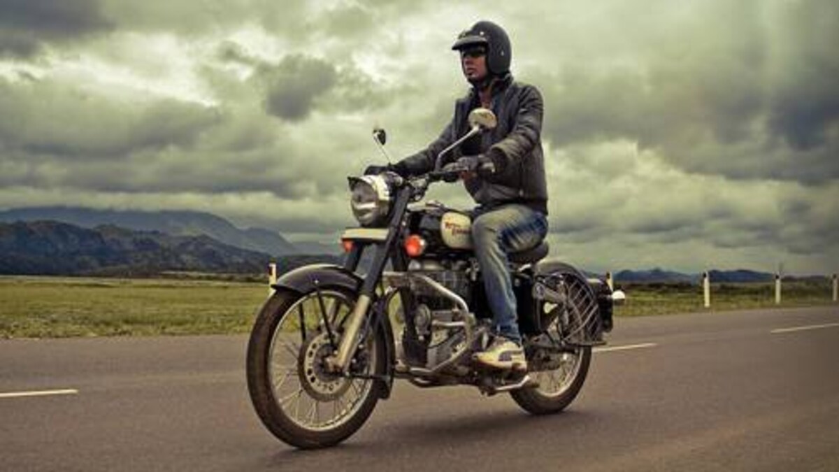 Royal Enfield Introduces Gunmetal Grey Classic 350 Stealth Black