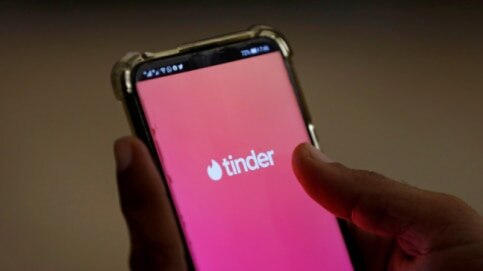 Tinder users can now avoid running into their relatives, colleagues on dating app, here is how - Vimarsana News