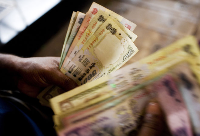 Forex Update Rupee Drops For 4th Day Against Dollar Ends At 1 Month Low Of 61 74