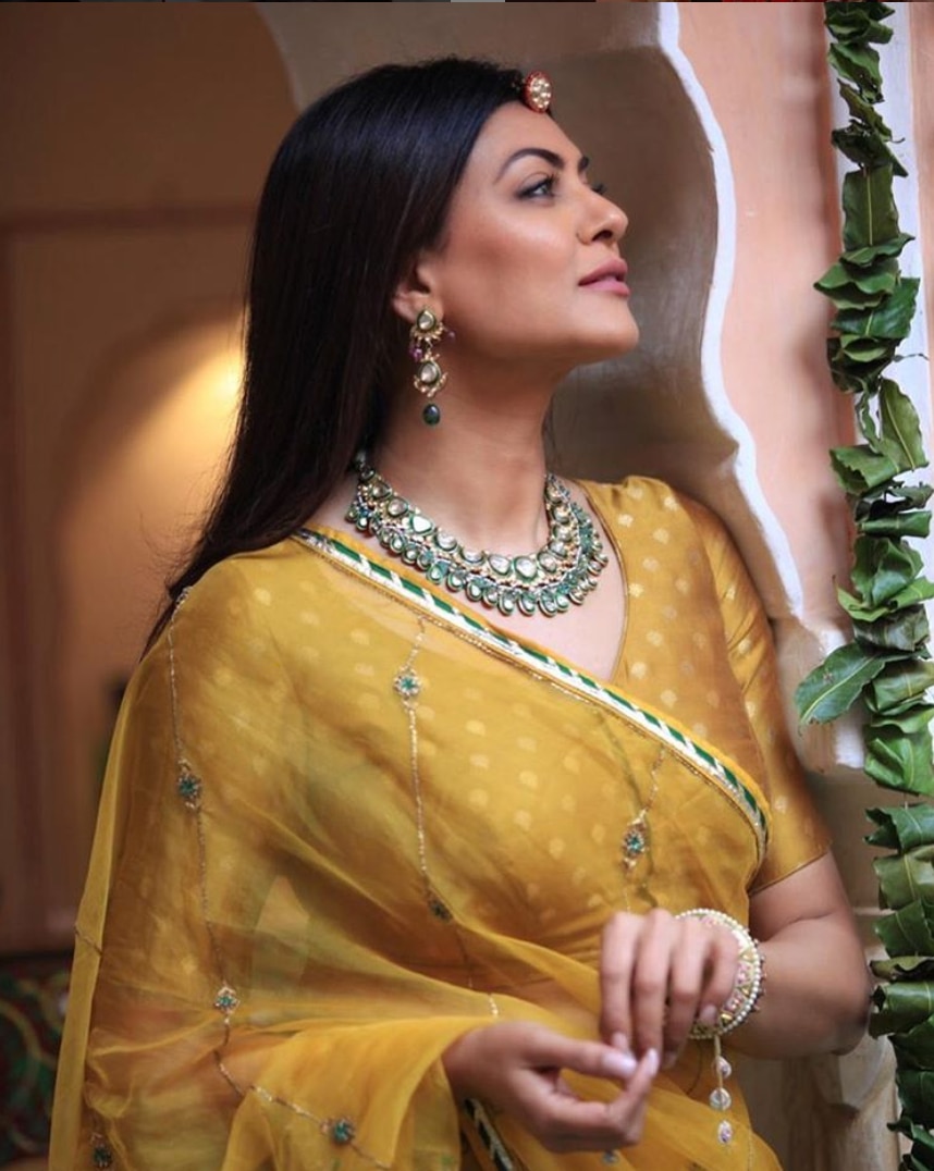 aarya sushmita sen dresses