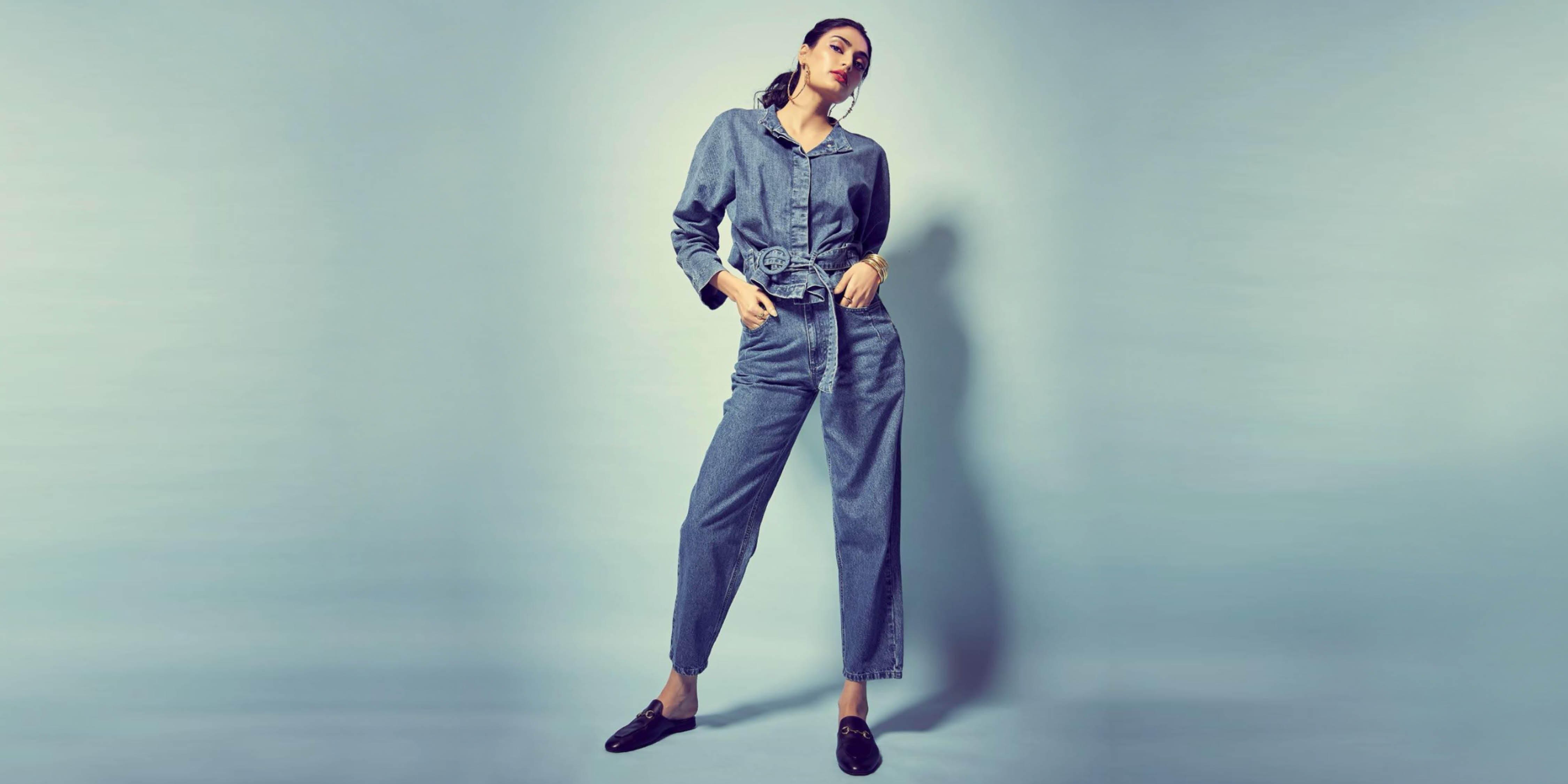 8 Ways to Pose Like a Celebrity in Jeans