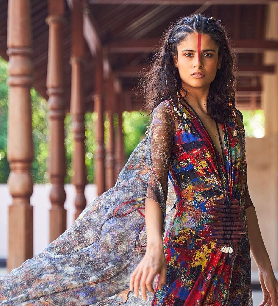 21 Of The Prettiest Printed Outfits To Own Rn This means you can post outfits, houses, cosplay based on your outfits, and more!