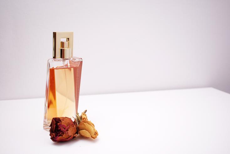 Cosmo’s Guide to the Best Spicy Fragrances for Women