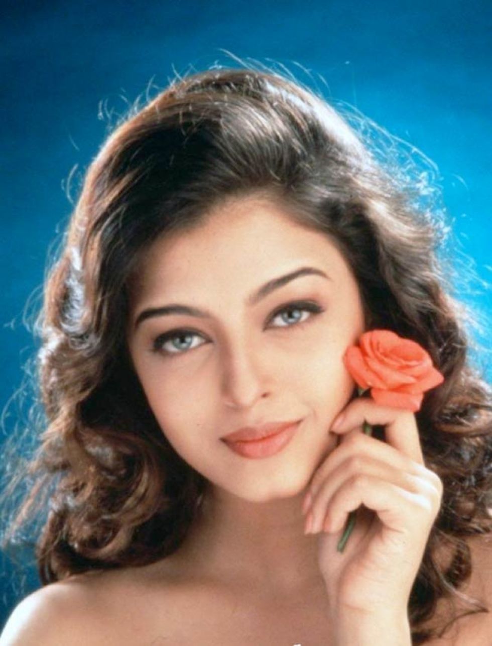 12 Pictures Of Aishwarya Rai Bachchan That Ll Make You Go Goddamn Click on the photo to open and then right click and choose save image option to download this. 12 pictures of aishwarya rai bachchan