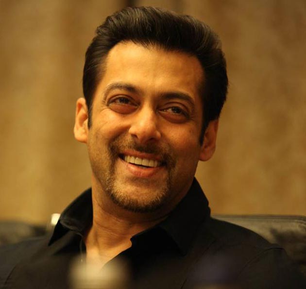 Aktor Bollywood Salman Khan ini Lebih Bagus Brewok dan Kumisan atau Tidak