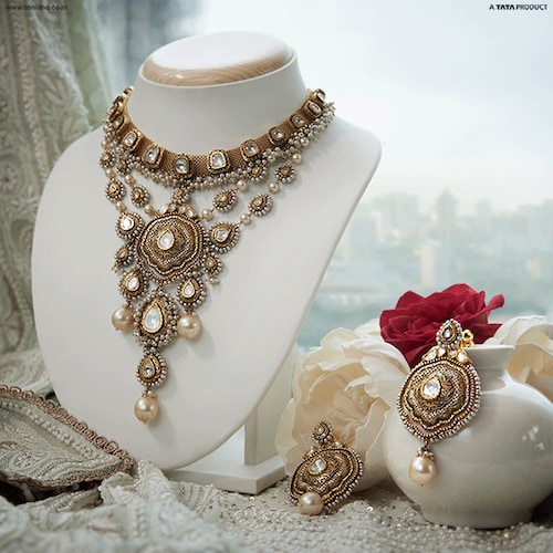 Tanishq pearl sales necklace set