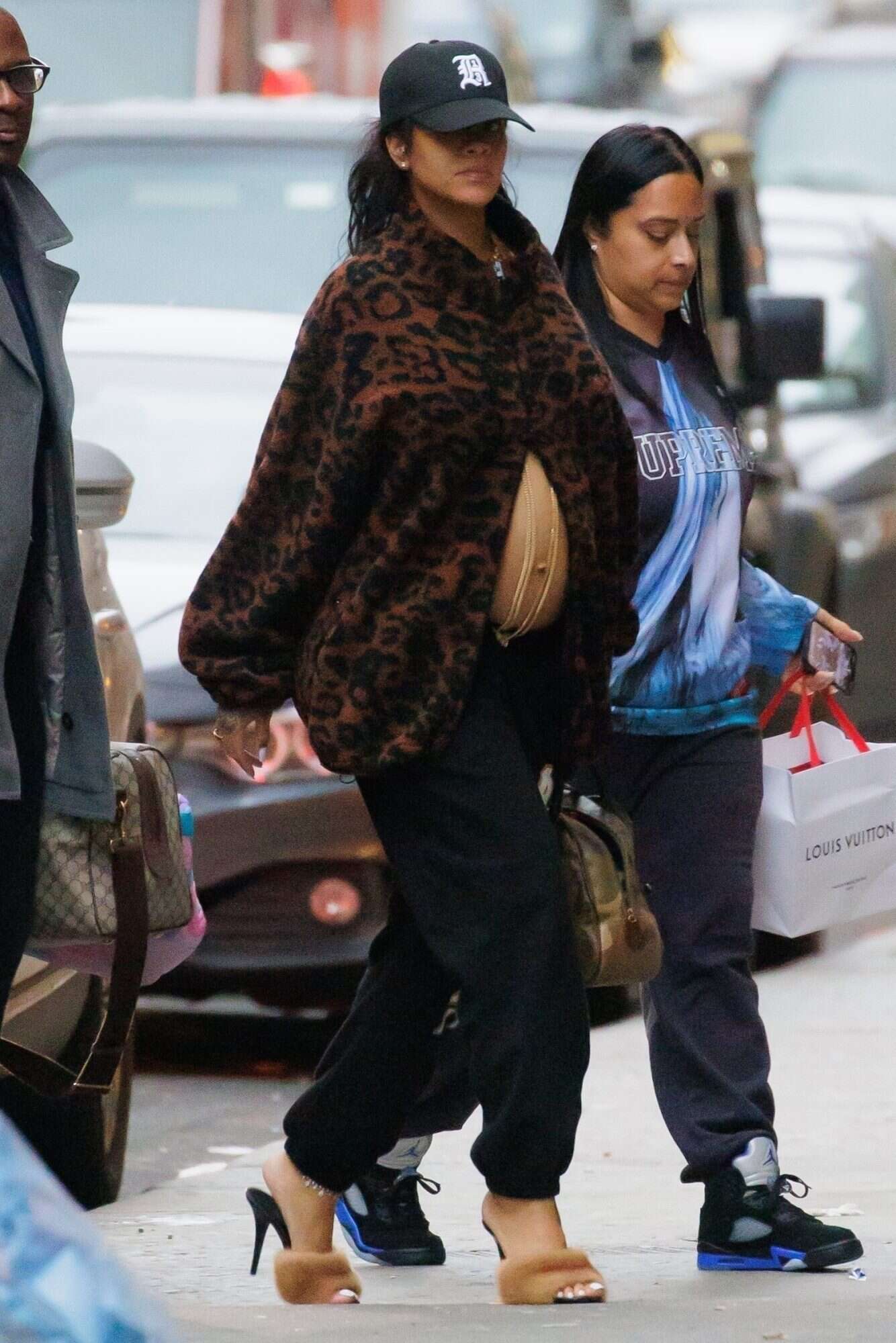 rihanna maternity fashion