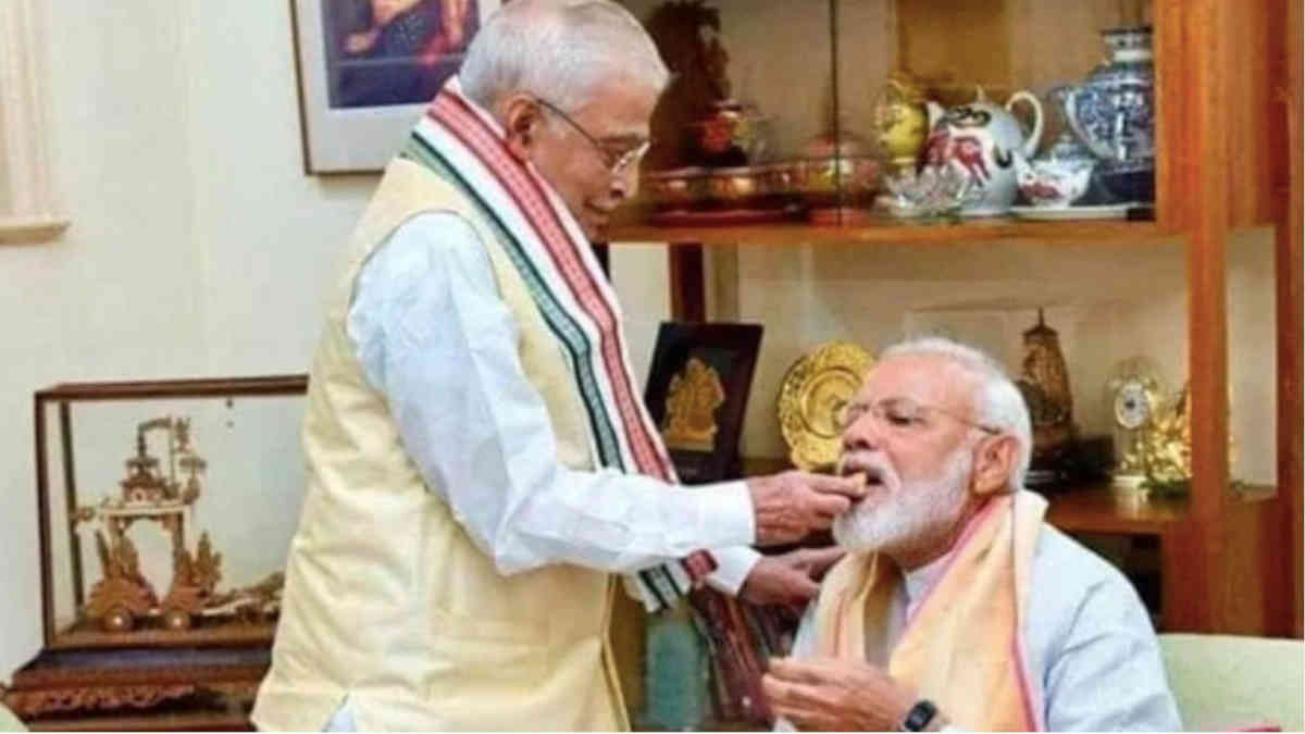 ফ্যাক্ট চেক: মুরলীমনোহর জোশির মোদীকে মিষ্টি খাওয়ানোর ছবিটির সাথে রাম মন্দিরের সম্পর্ক নেই